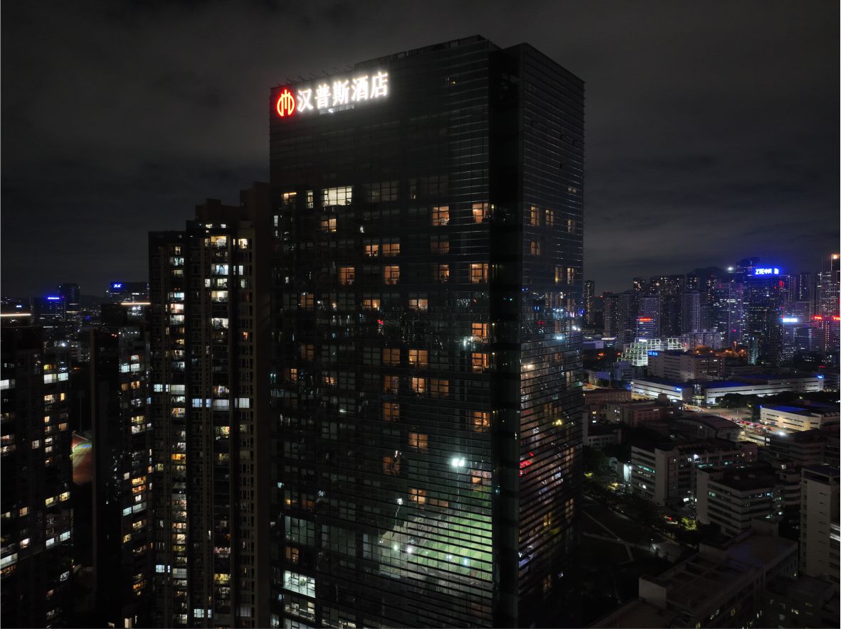 樓體標(biāo)識(shí)發(fā)光字夜間實(shí)拍圖片